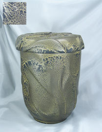 Urne aus Granulat, gewelltes Tuch schwarz/gold